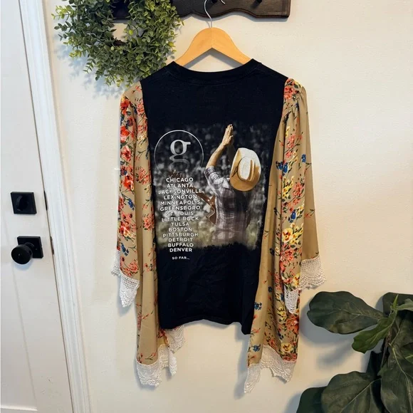 Custom Garth Brooks World Tour Graphic Tee with Floral Kimono Sleeves - Picture 5 of 6
